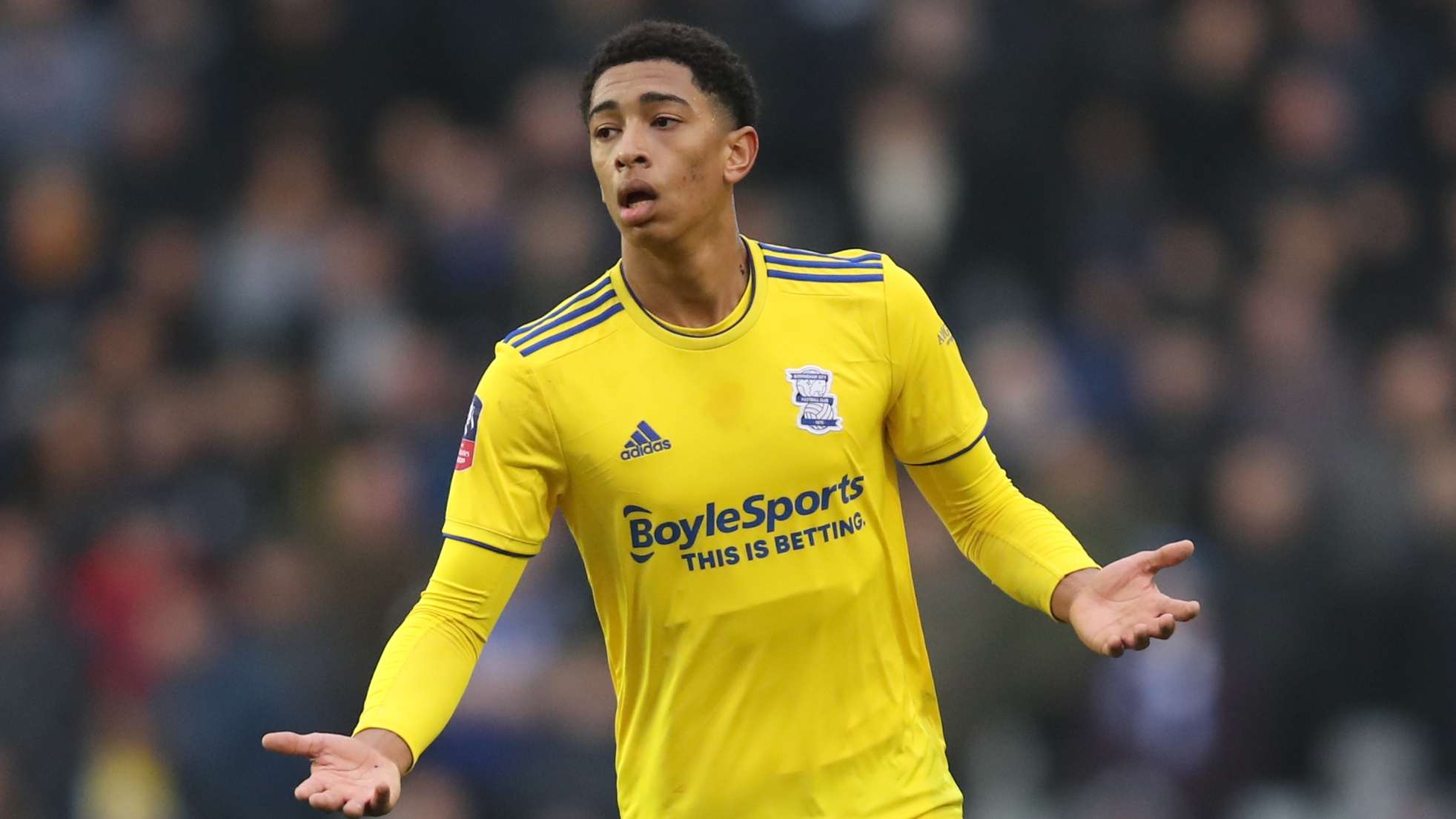 巴黎追逐意甲头牌奥斯梅恩为新核心梅西内马尔去留未定